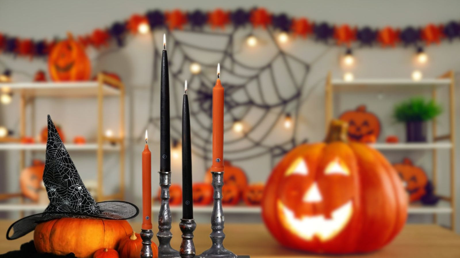 Halloween Candle Décor Tips: From Spooky to Cozy