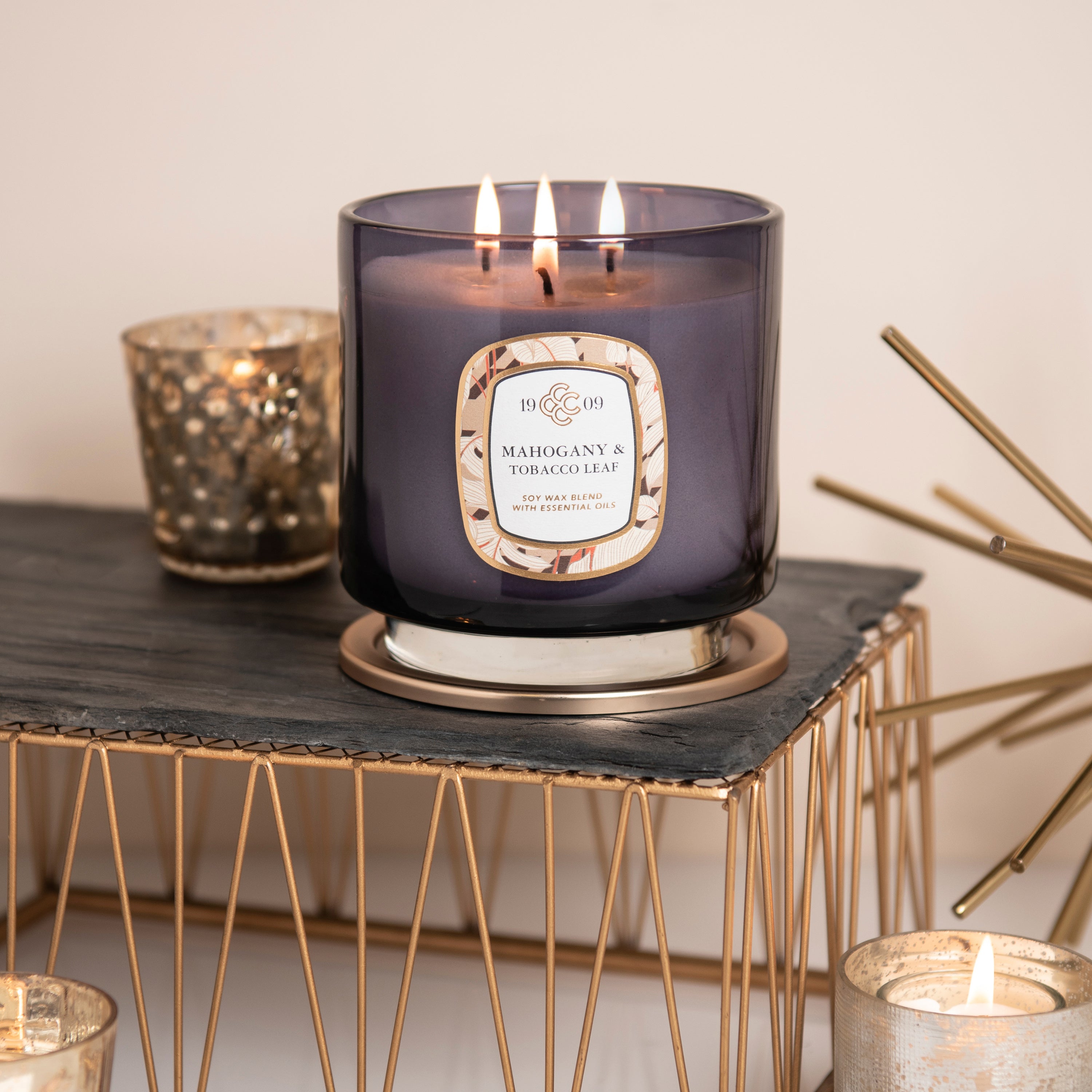 Mahogany_tobacco_leaf_candle
