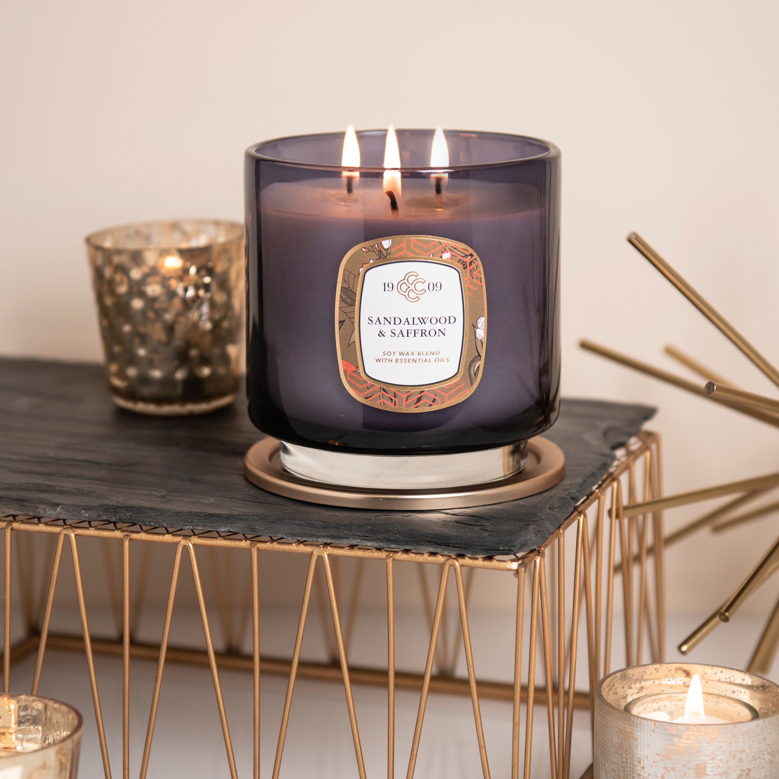 sandalwood_saffron_candle